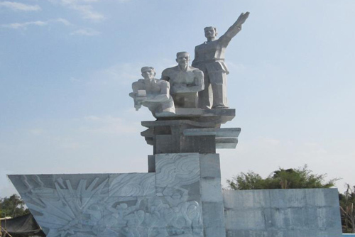 Tượng đài di tích chiến thắng Vàm Cái Sình ở TP Vị Thanh, tỉnh Hậu Giang